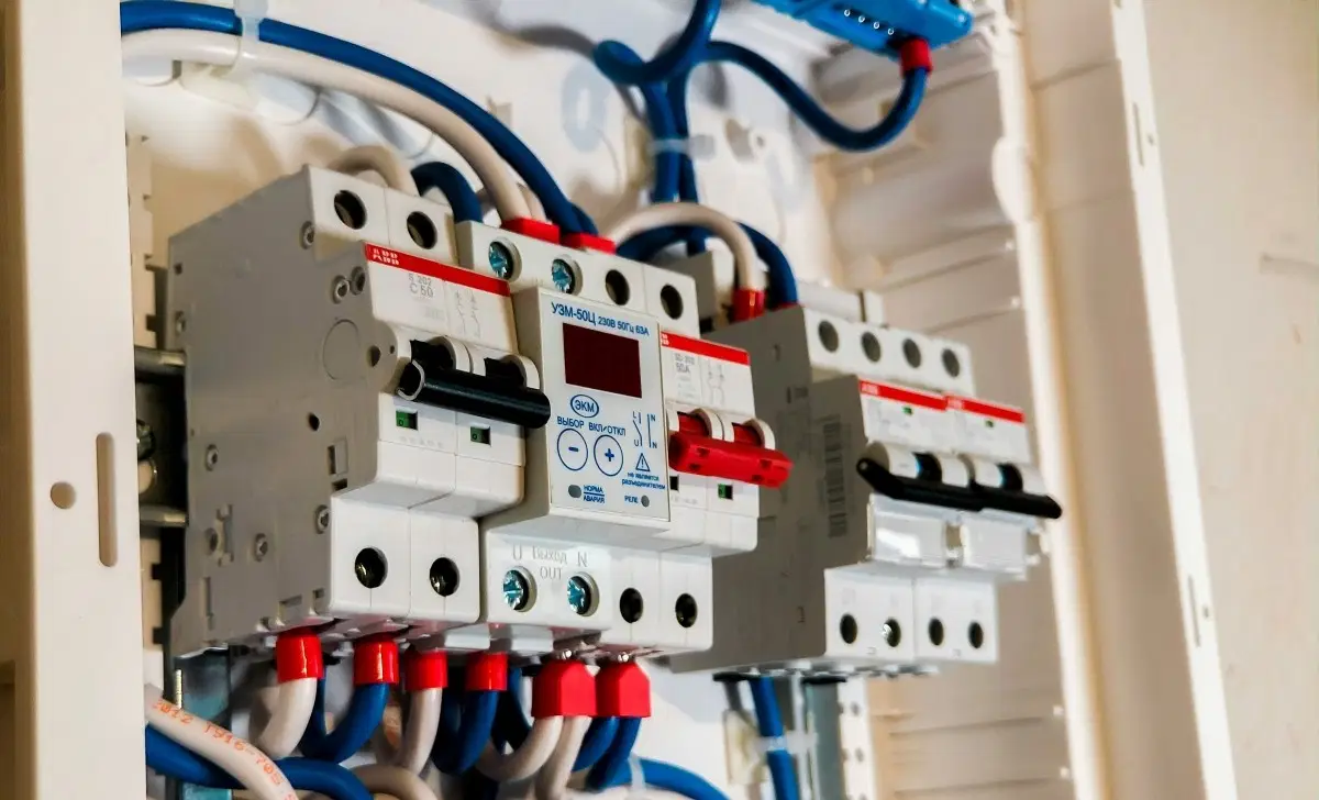 Electrical wiring hazard and fire risk – damaged cables and unsafe installations